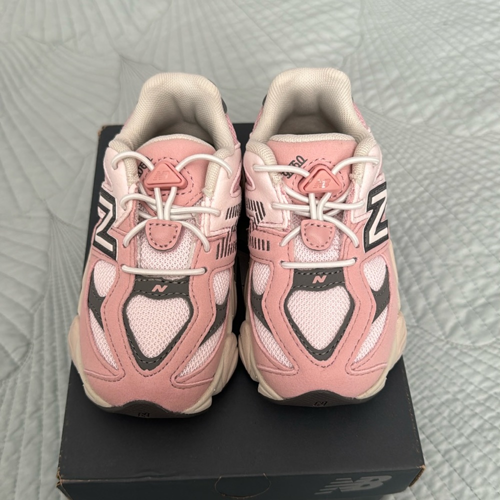New Balance 9060 pink